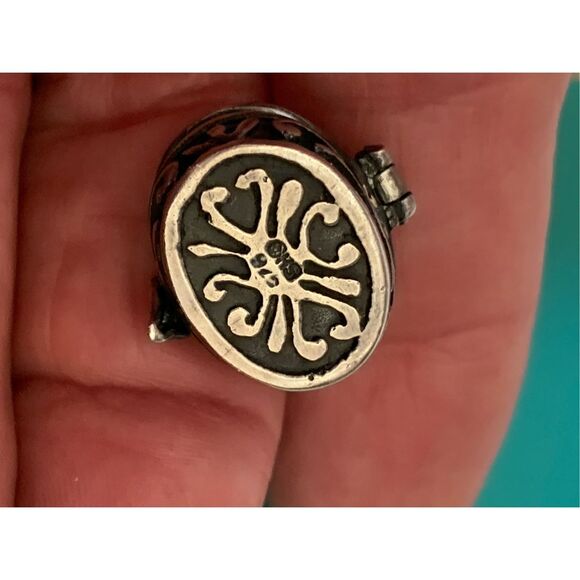 .925 Ornate Oval Prayer Box #faith #pray - Picture 4 of 5